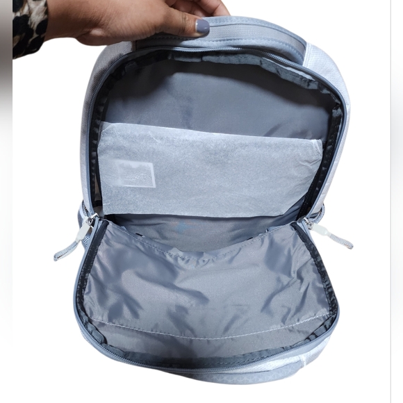 NWT THE NORTH FACE Women's Vault Laptop Backpack - Picture 4 of 8
